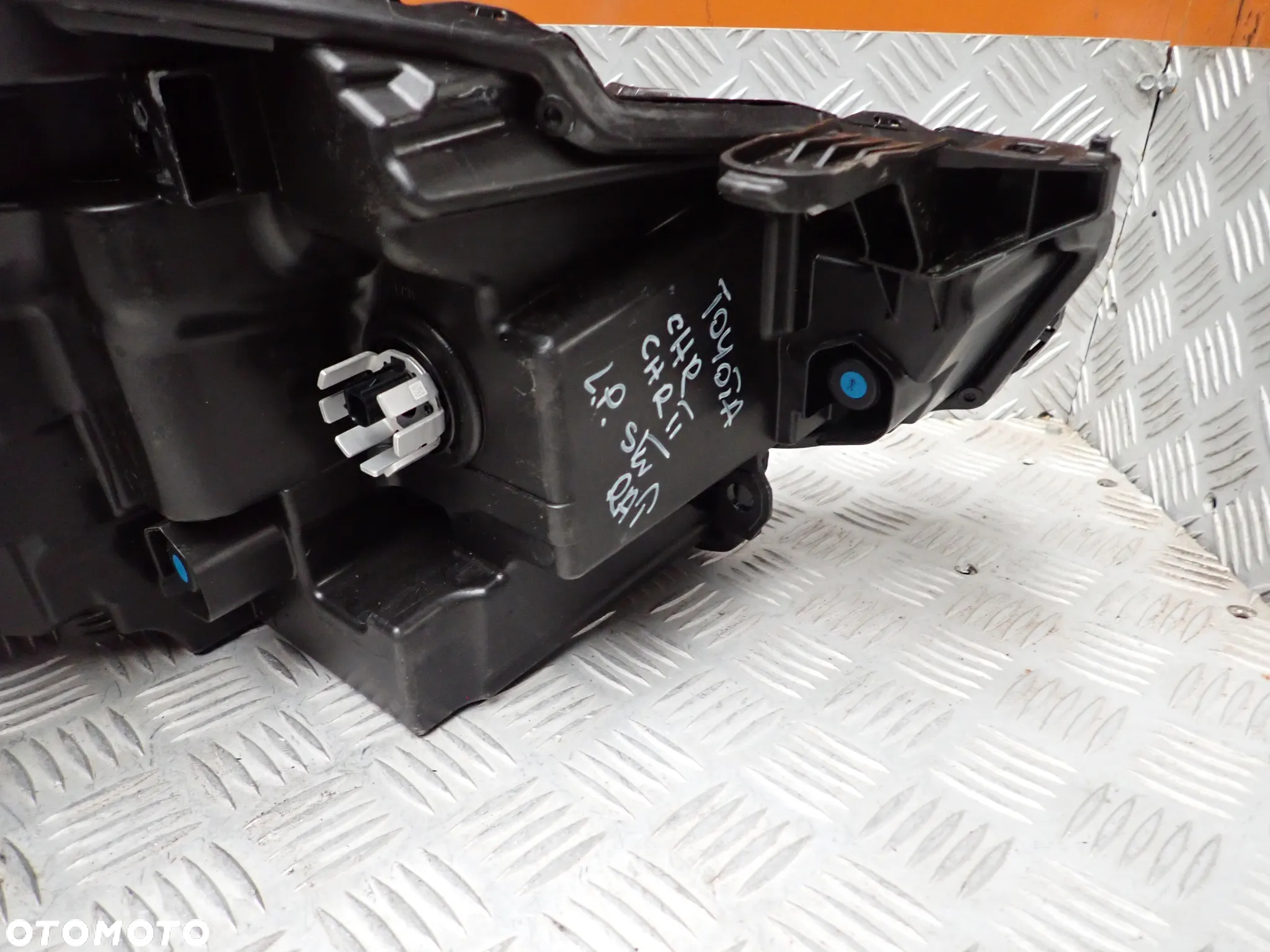 LAMPA LEWY PRZÓD TOYOTA CHR  CHR II  81150-F4220-00  3000 ZŁ - 6
