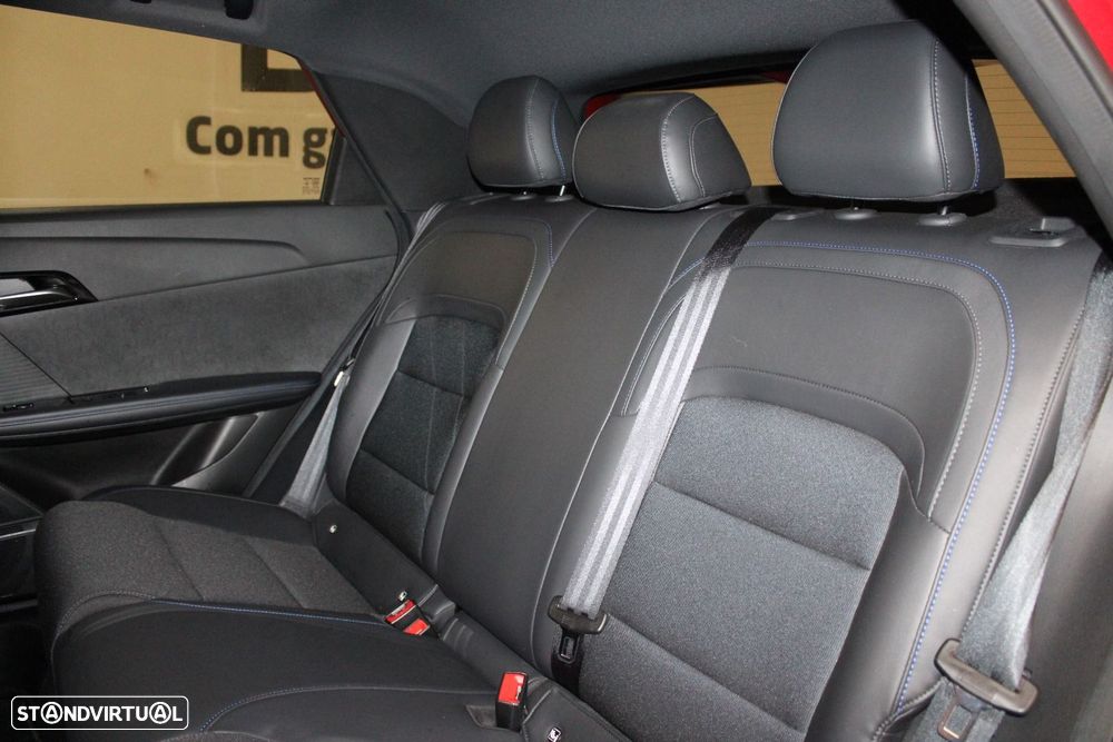 MG MG4 64 kWh Luxury - 37