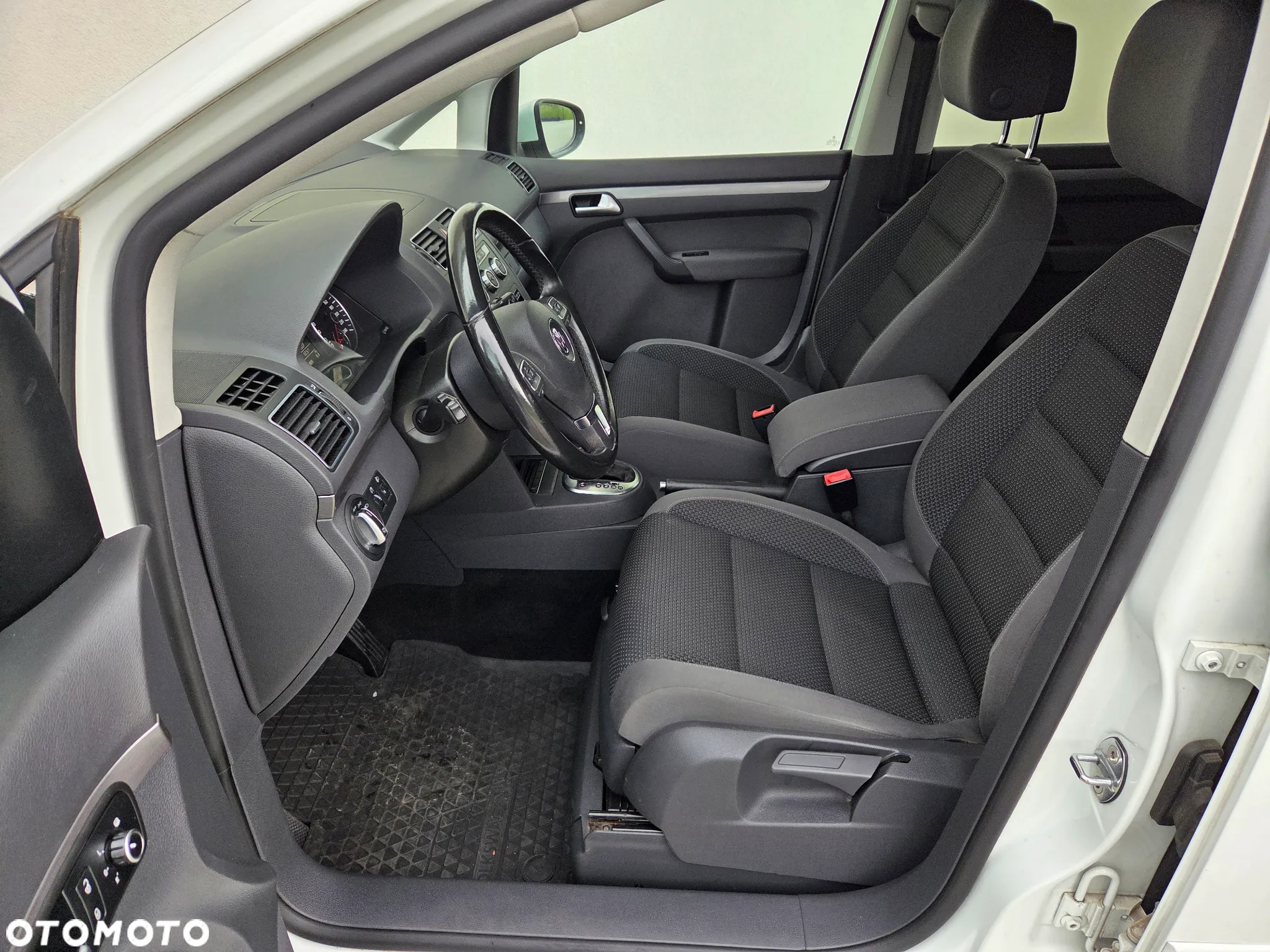 Volkswagen Touran - 9