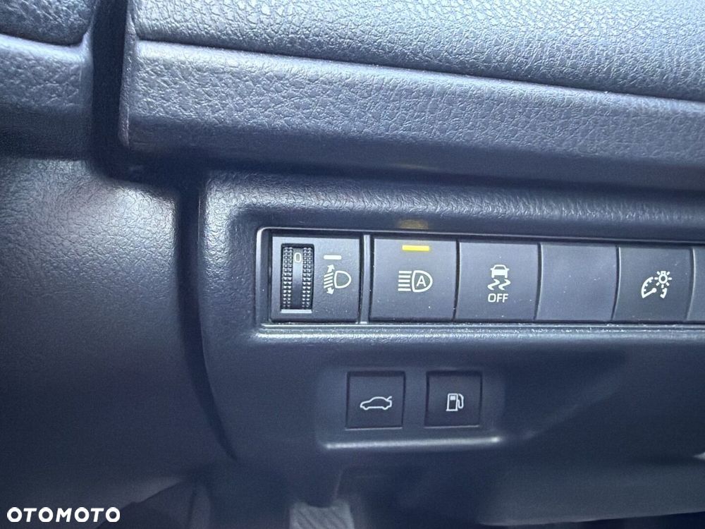 Toyota Camry - 23
