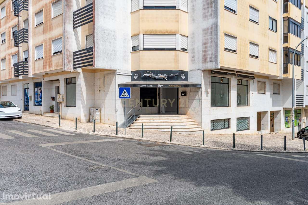 Loja Remodelada com 73m² - Centro do Cacém - Grande imagem: 3/25