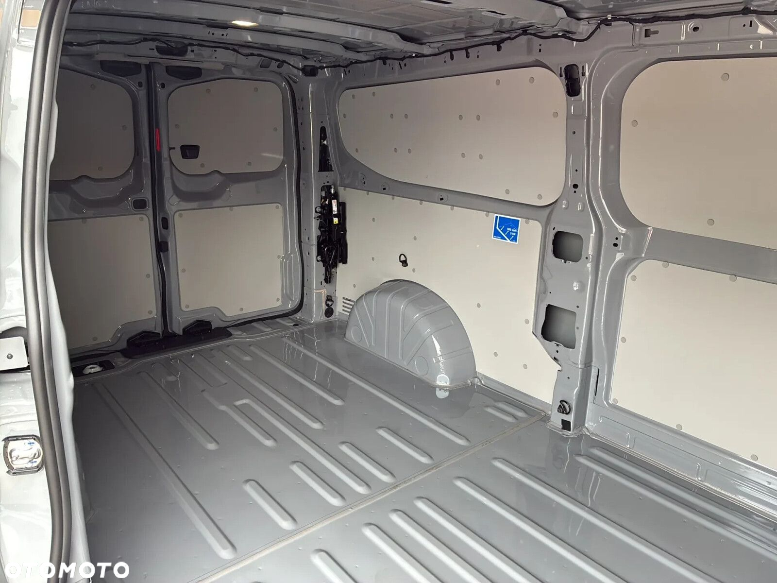Volkswagen Transporter T7 PanAmericana/Furgon (L2) AUTOMAT, 2.0 TDI 150KM, r.o. 3500 mm - 13