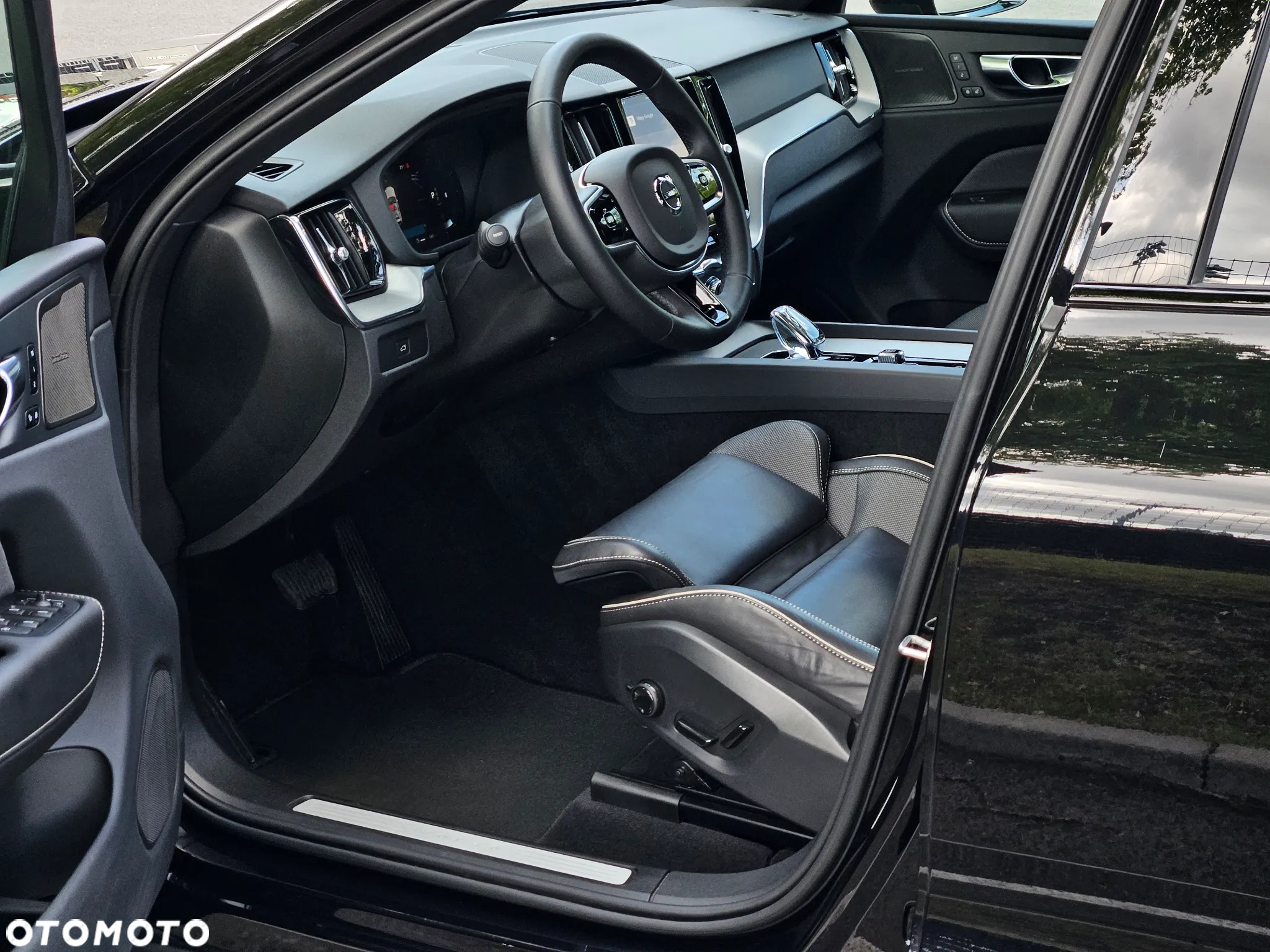 Volvo XC 60 B4 D AWD Plus Dark - 22