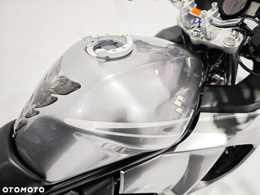 Suzuki GSX - 12