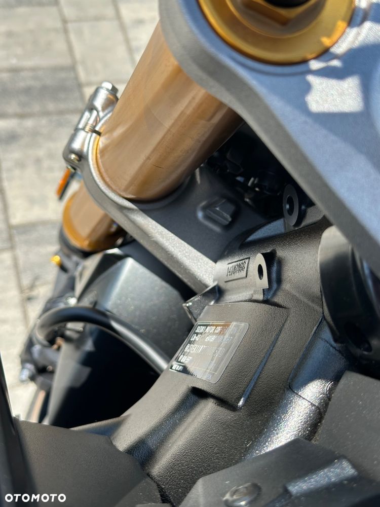 Suzuki GSX 1000 - 15