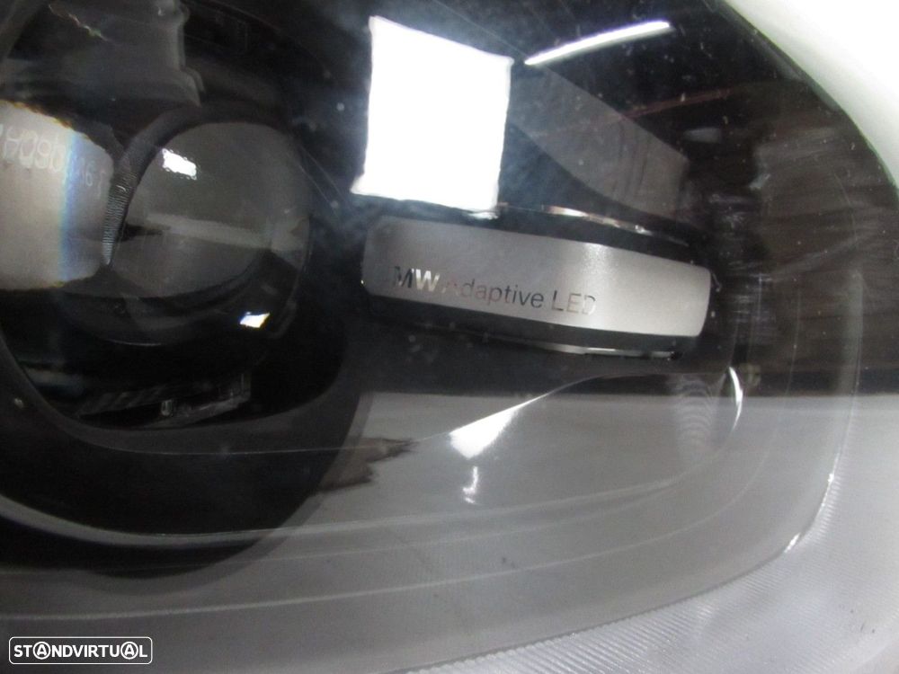 Farol Led Direito Seminovo/ Original BMW i3 (I01) 63117381900 - 3