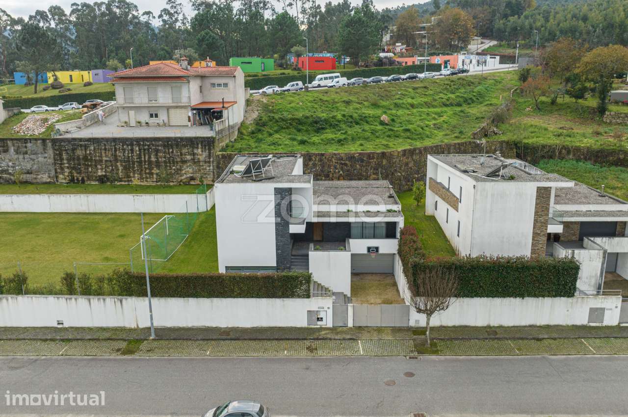 Moradia T4 em Barcelos - Grande imagem: 2/39