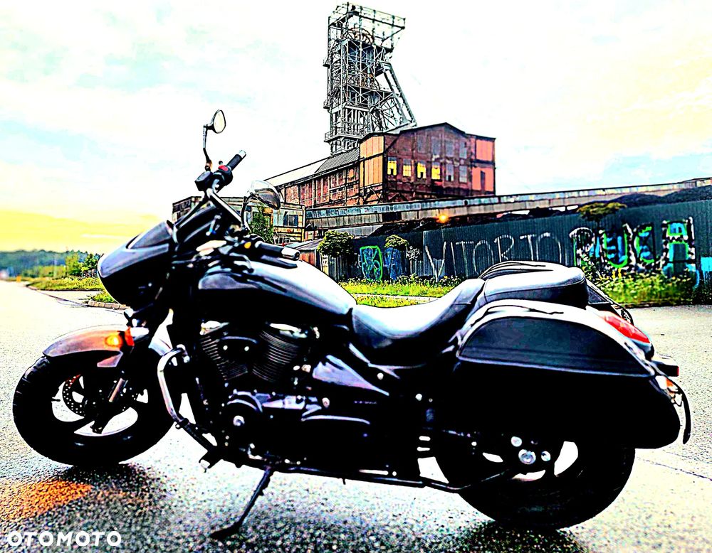 Suzuki Intruder - 1