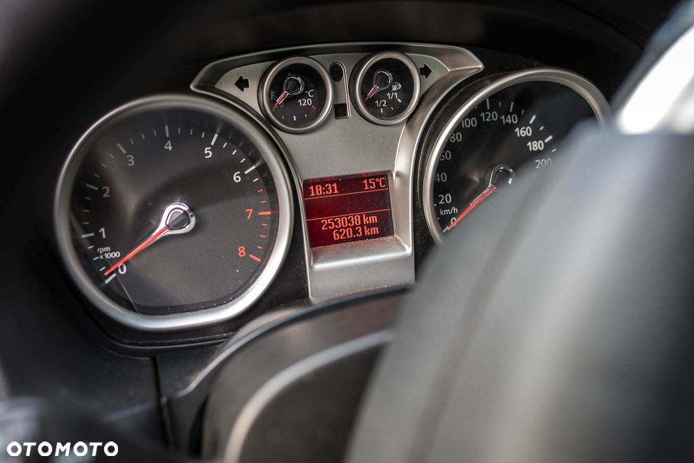 Ford Focus 1.6 16V Trend - 19