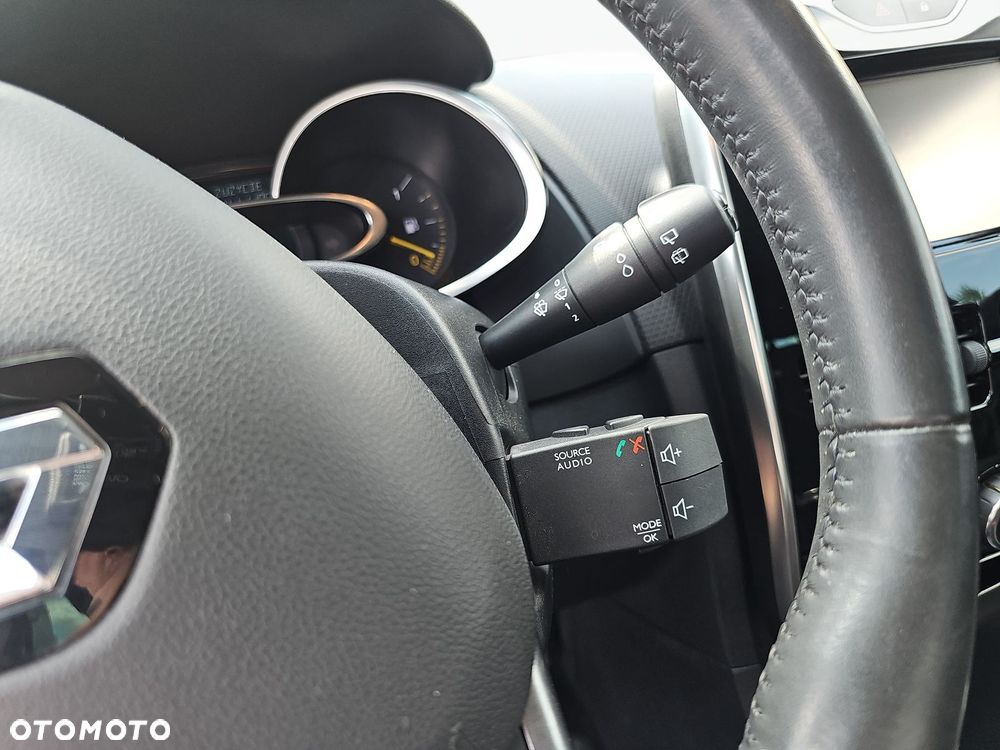Renault Clio 1.2 16V Limited EU6 - 24