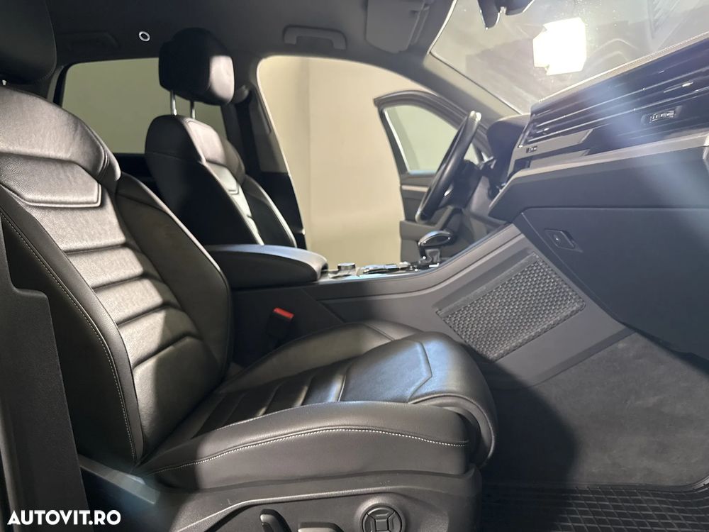 Volkswagen Touareg - 12