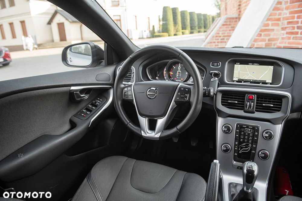 Volvo V40 Cross Country D2 Momentum - 26