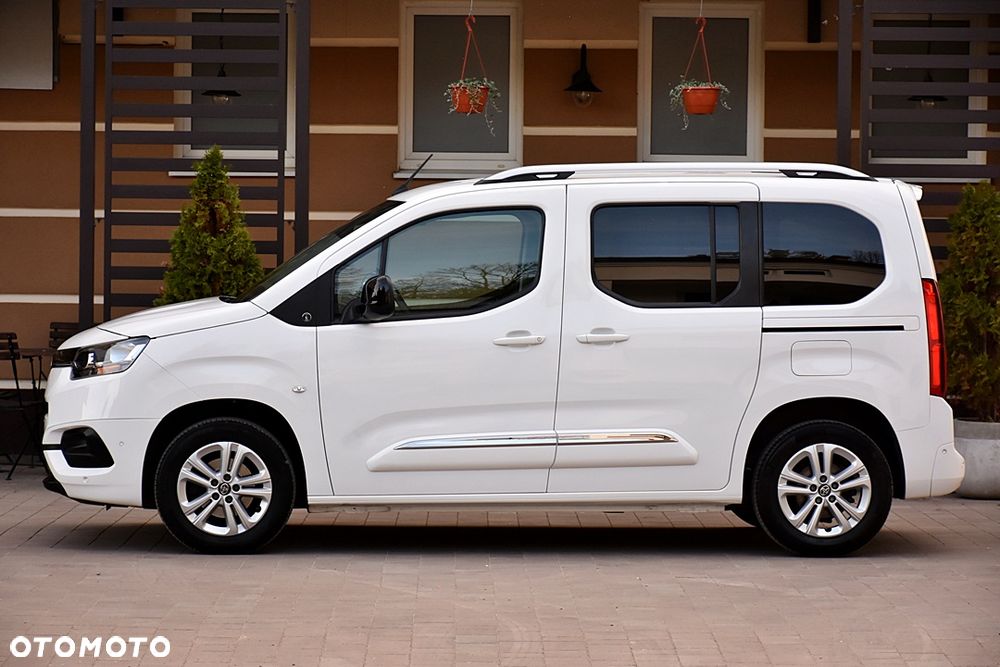 Toyota Proace City Verso 1.2 Turbo L1 Team Deutschland - 14