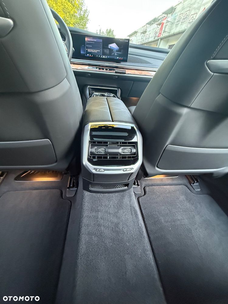 BMW Seria 7 - 28