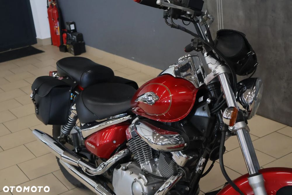 Suzuki Intruder - 1