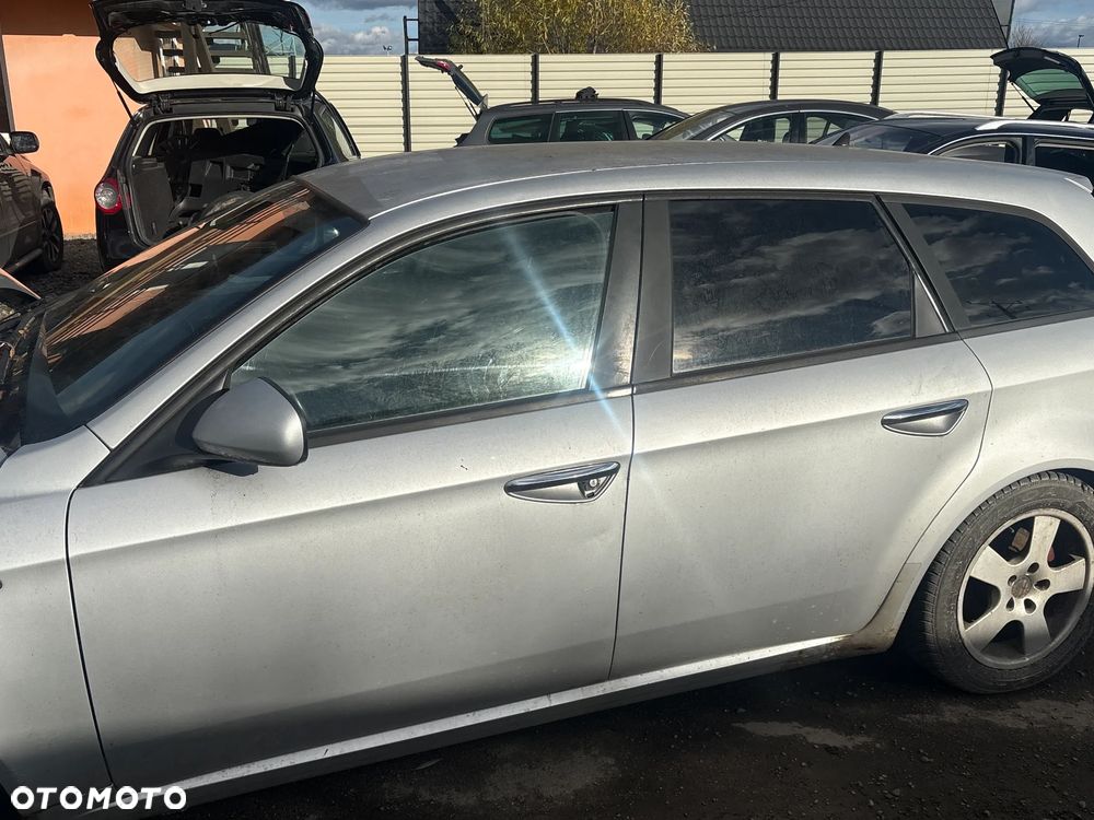 DRZWI PRZEDNIE TYLNE PRAWE LEWE PRZÓD TYŁ ALFA ROMEO 159 NR LAKIERU 565/A - 1