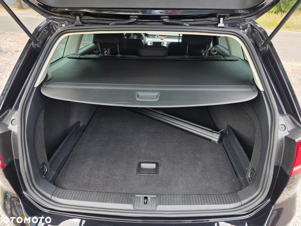 Volkswagen Passat 2.0 TDI (BlueMotion Technology) Comfortline - 23