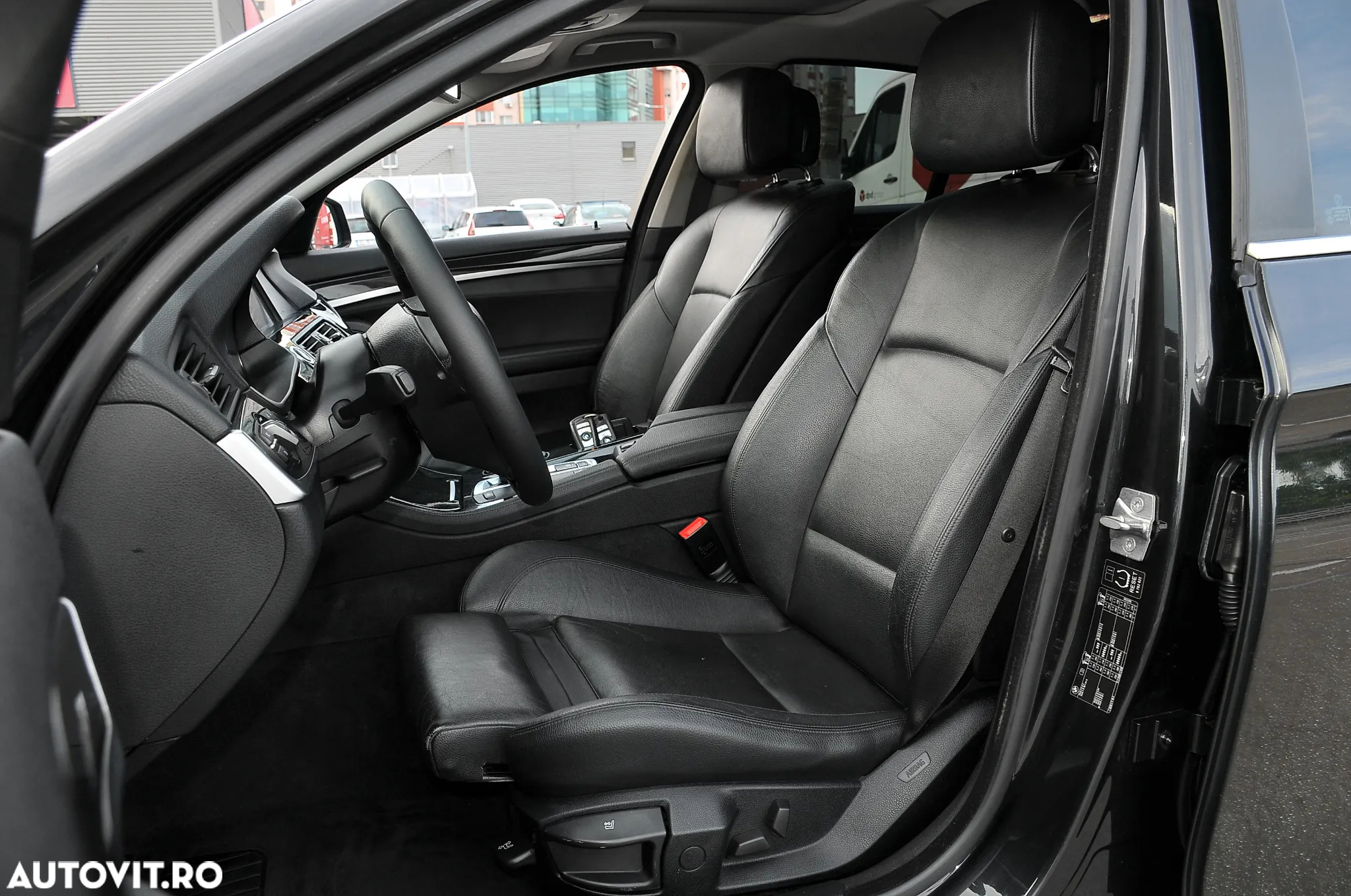 BMW Seria 5 520d - 26