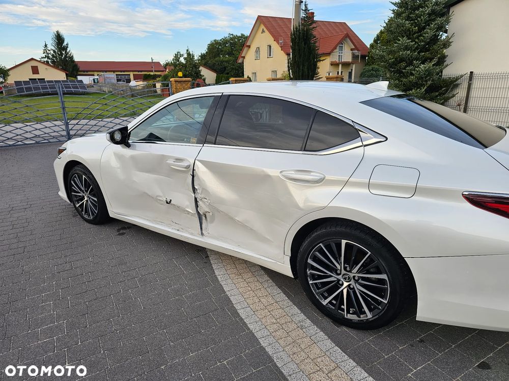 Lexus ES 300h Business Edition - 10