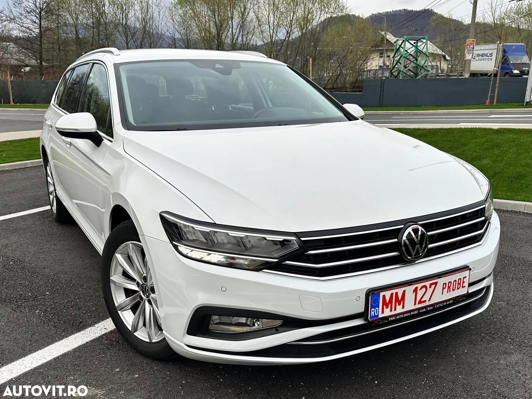 Volkswagen Passat Variant 2.0 TDI SCR DSG BlueMotion Highline - 3