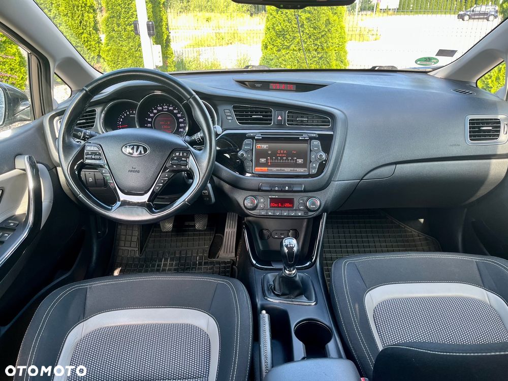 Kia Ceed 1.6 GDI ISG Platinum Edition - 18