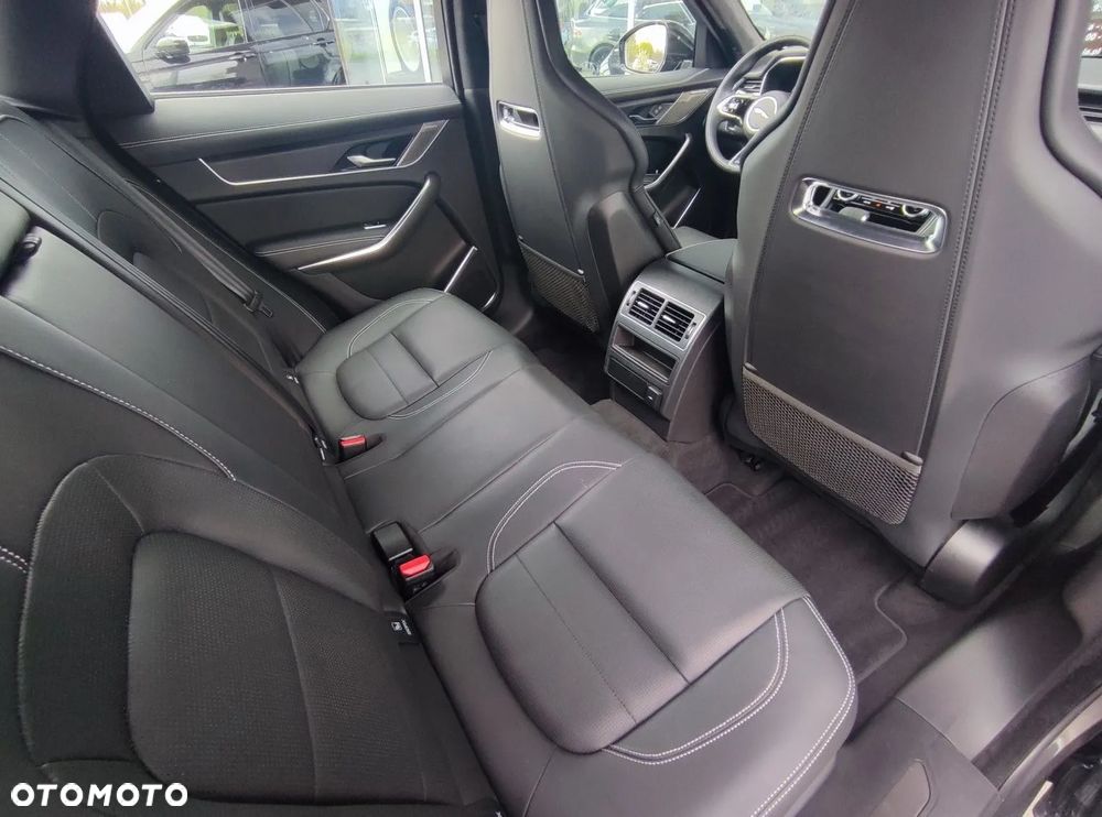 Jaguar F-Pace P250 AWD R-Dynamic HSE - 23