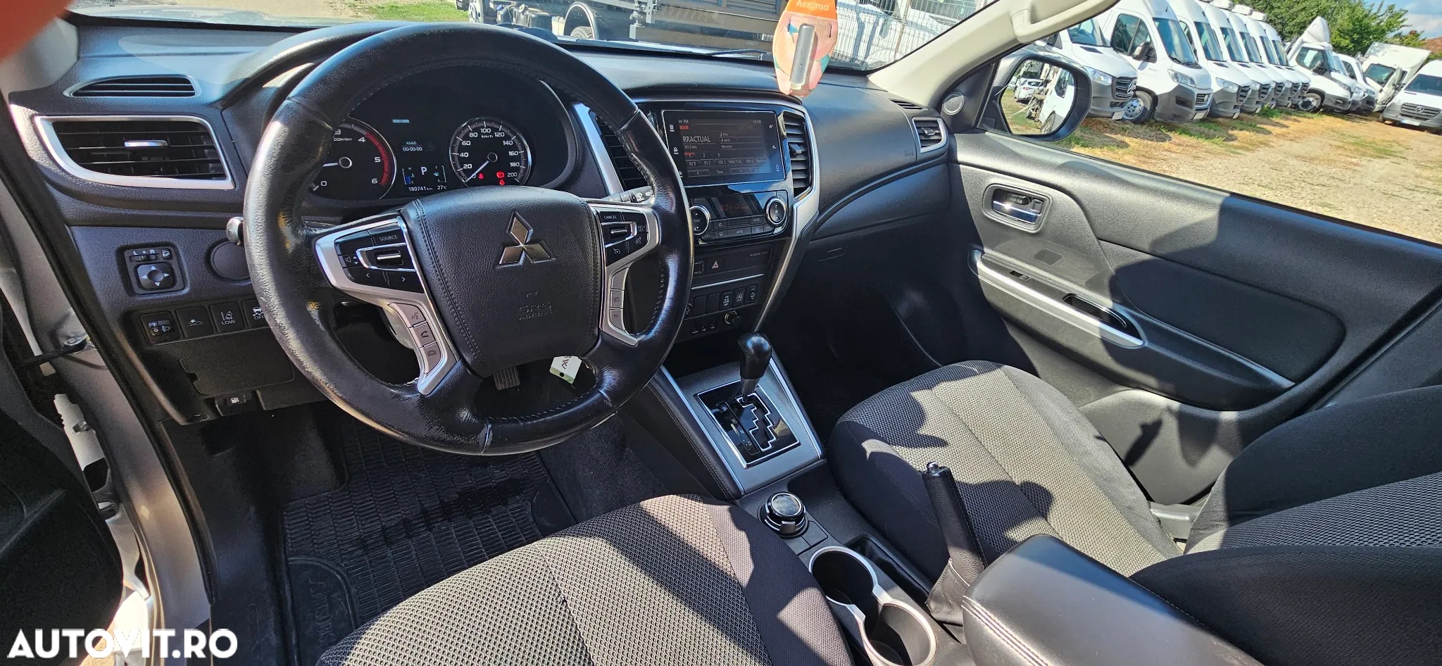 Mitsubishi L200 Double Cab 2.2 DI-D A/T Intense - 10