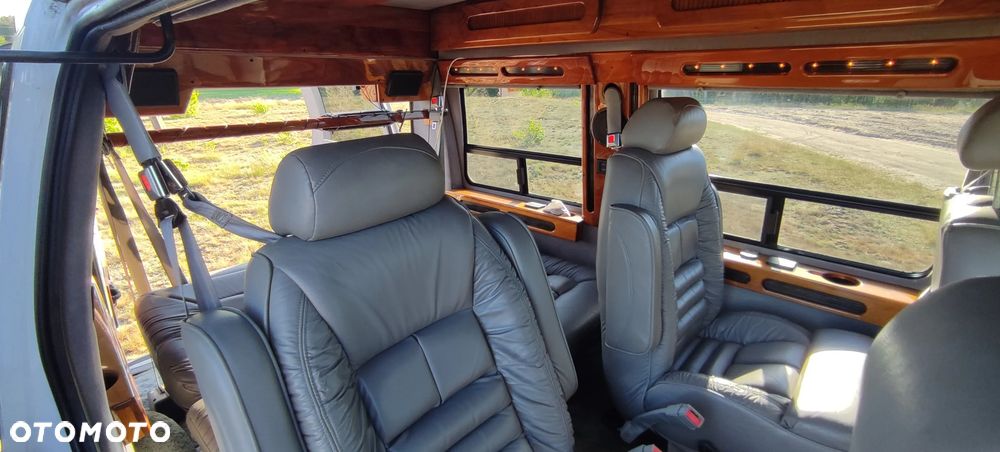 GMC Safari - 24