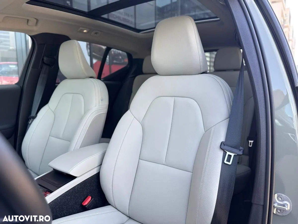 Volvo XC 40 B4 AT8 Mild Hybrid Momentum Pro - 19