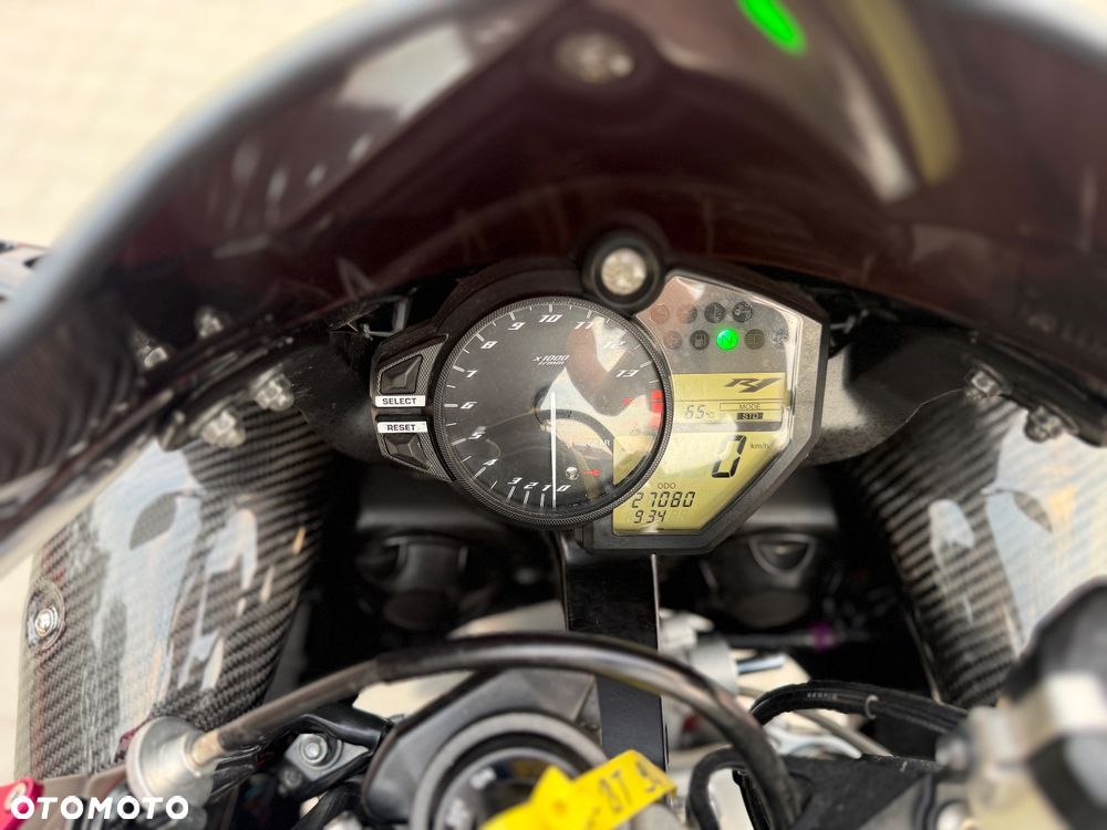 Yamaha R1 - 33
