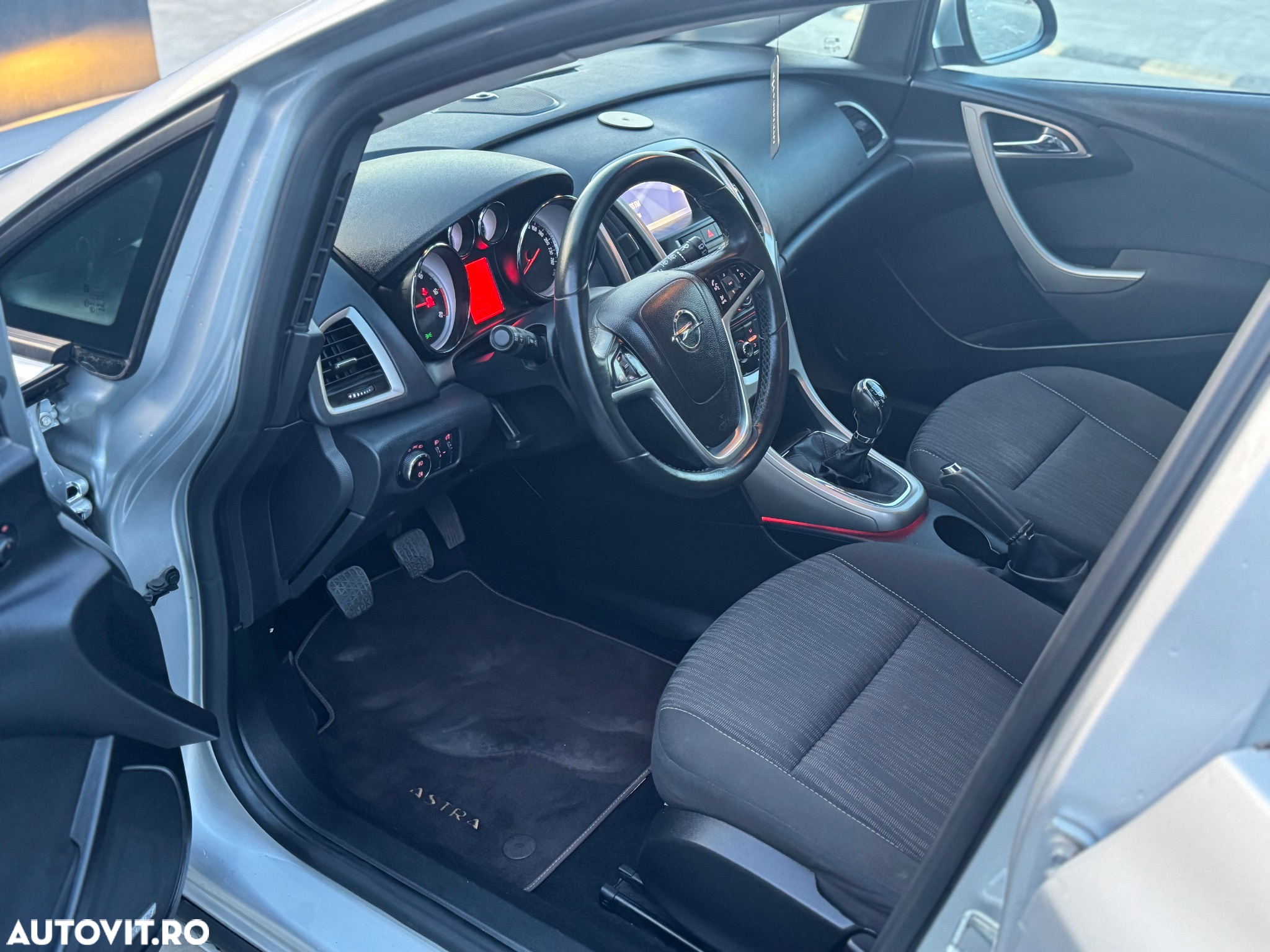 Opel Astra 1.7 CDTI DPF Sports Tourer Design Edition - 23