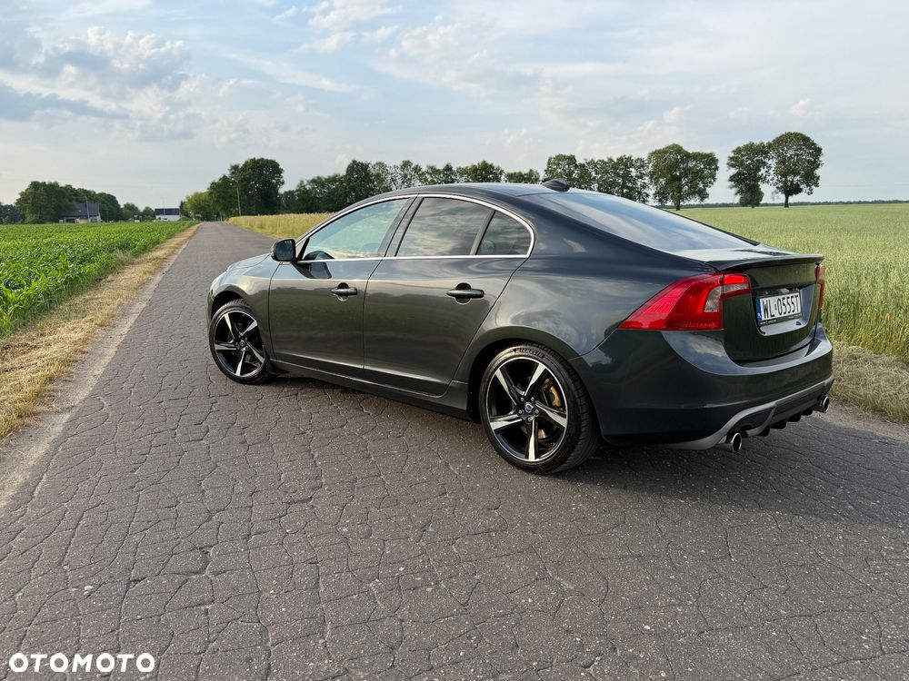 Volvo S60 T6 AWD R-Design Momentum - 9