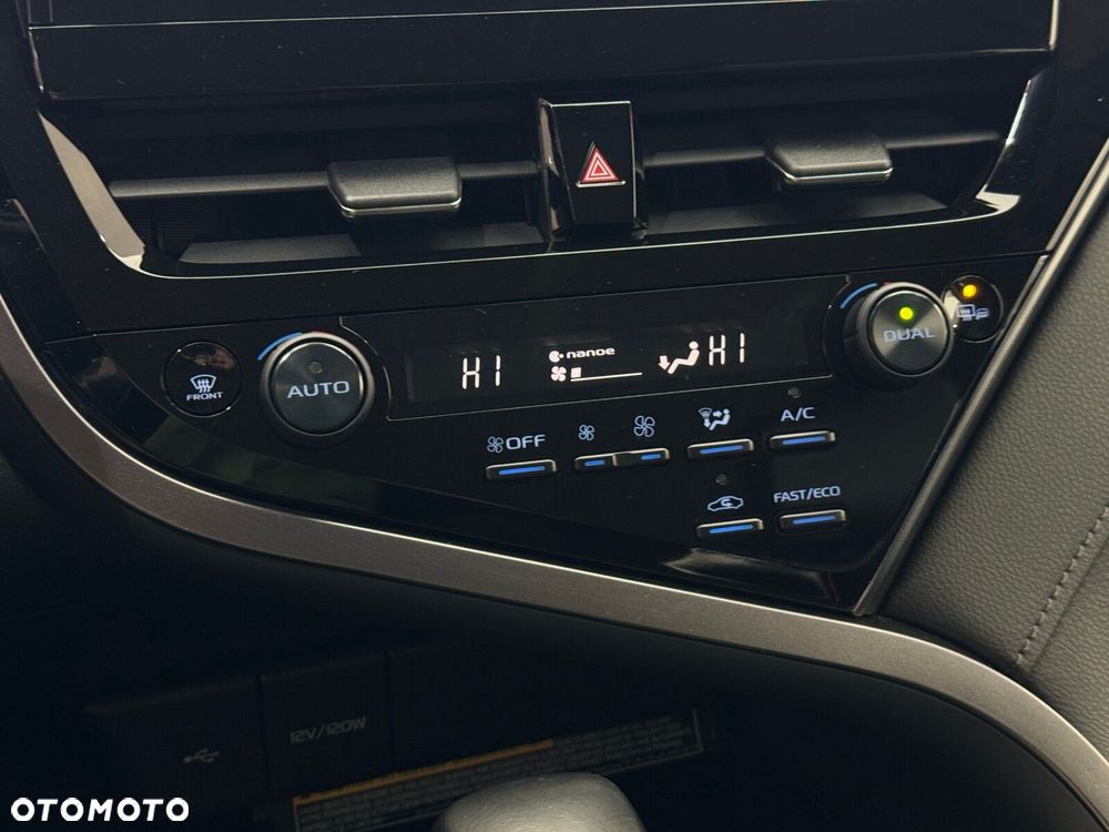 Toyota Camry 2.5 Hybrid Executive CVT - 24