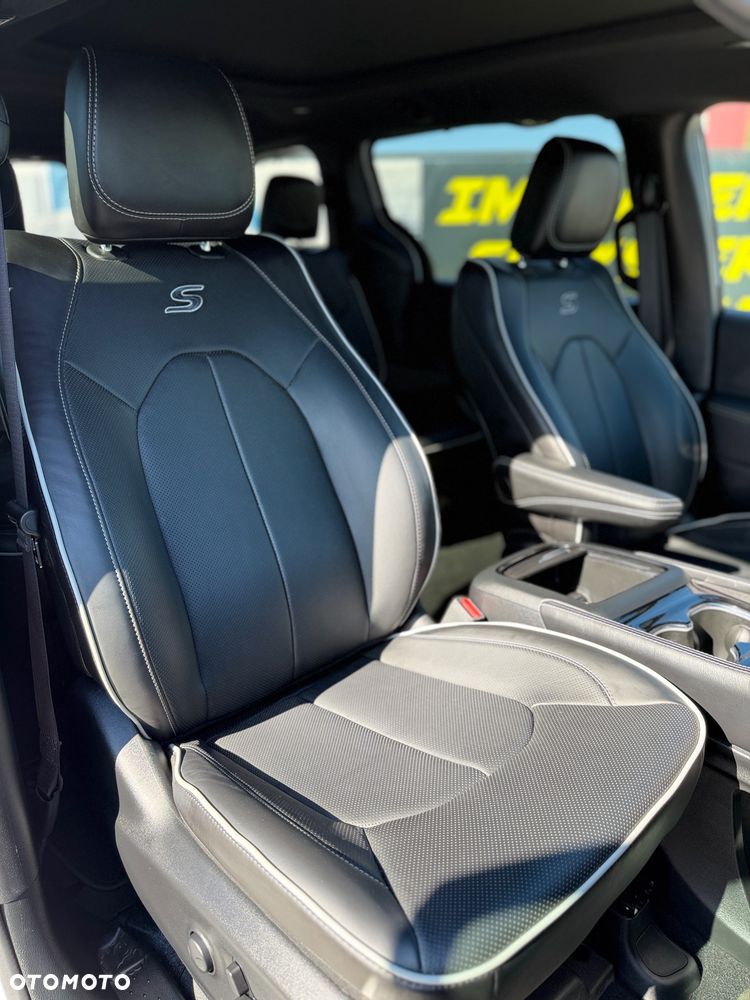 Chrysler Pacifica - 19