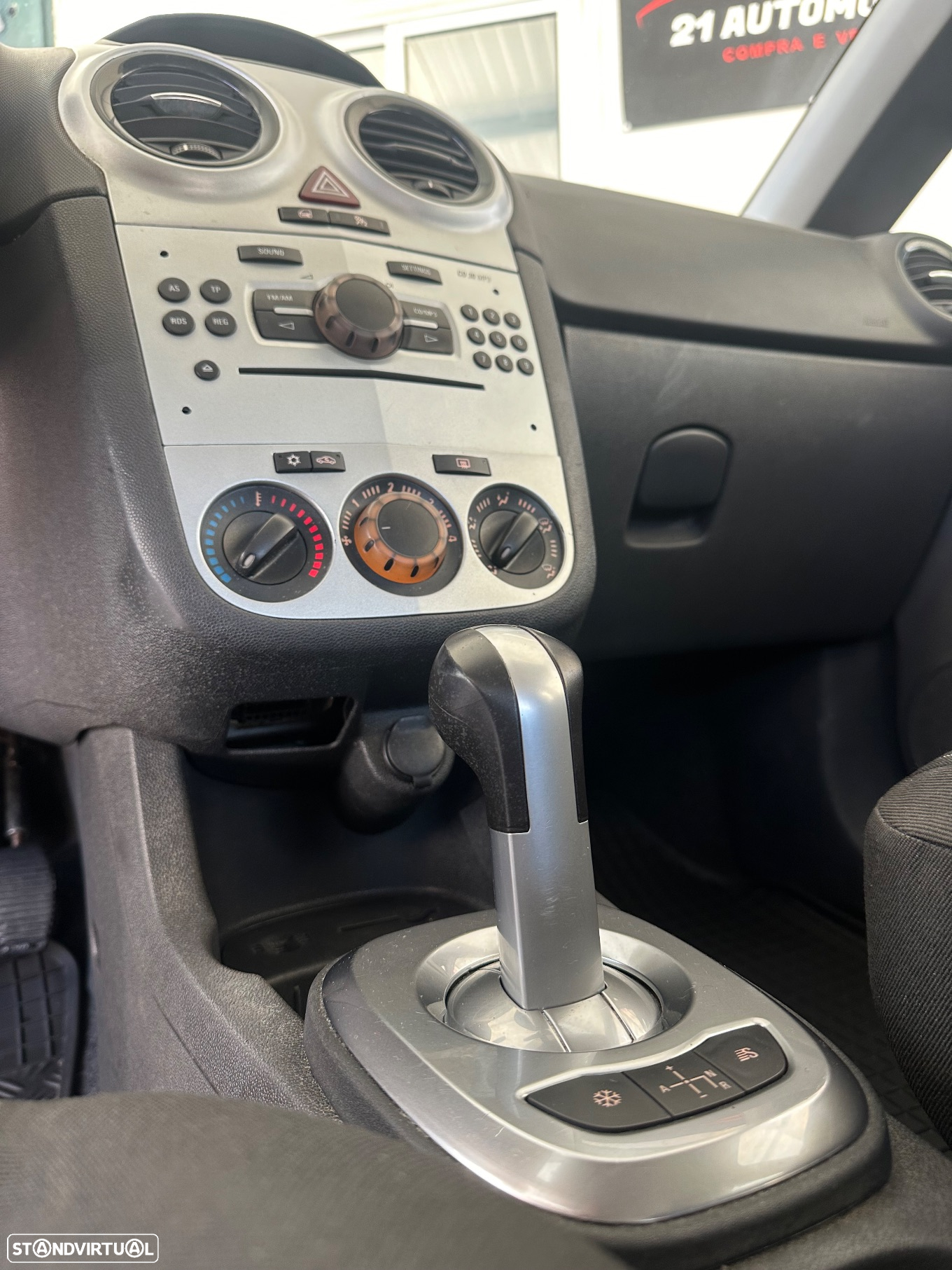 Opel Corsa 1.2 Enjoy Easytronic - 19