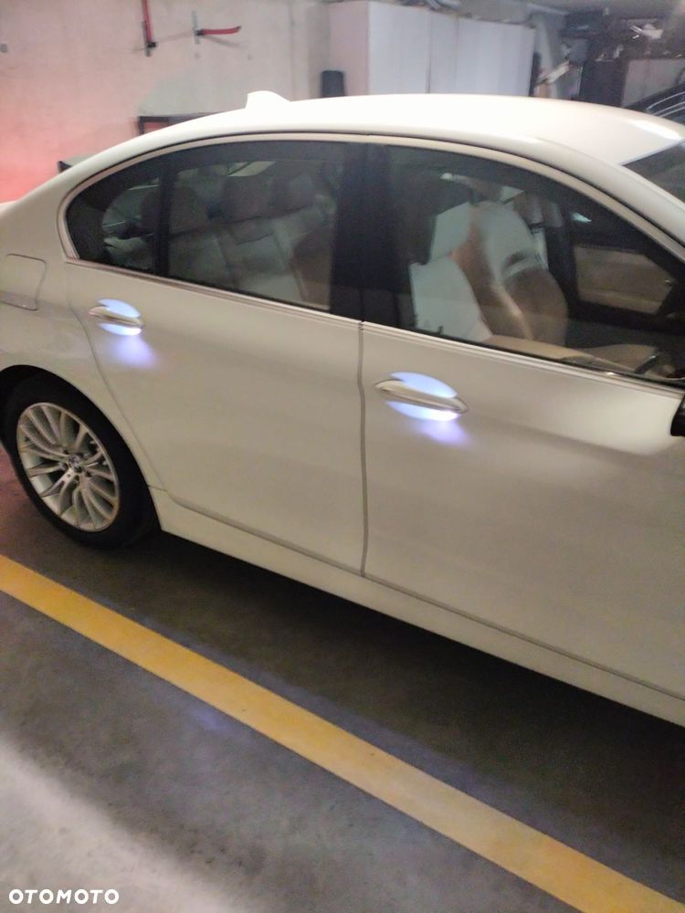 BMW Seria 5 520d xDrive - 11