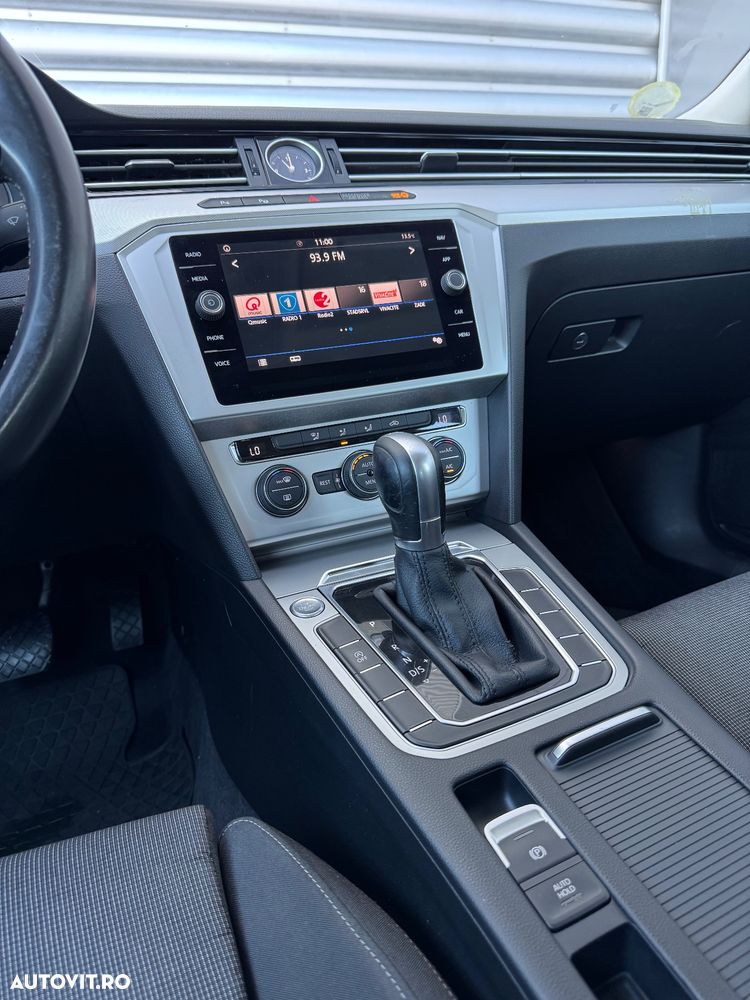 Volkswagen Passat - 12