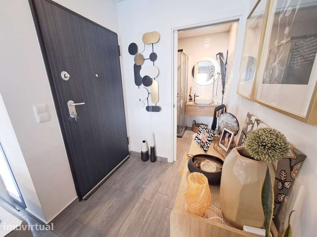 Moradia geminada T4, arquitetura contemporânea com garagem e piscin... - Grande imagem: 4/42