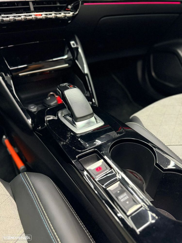 Peugeot e-2008 GT - 13