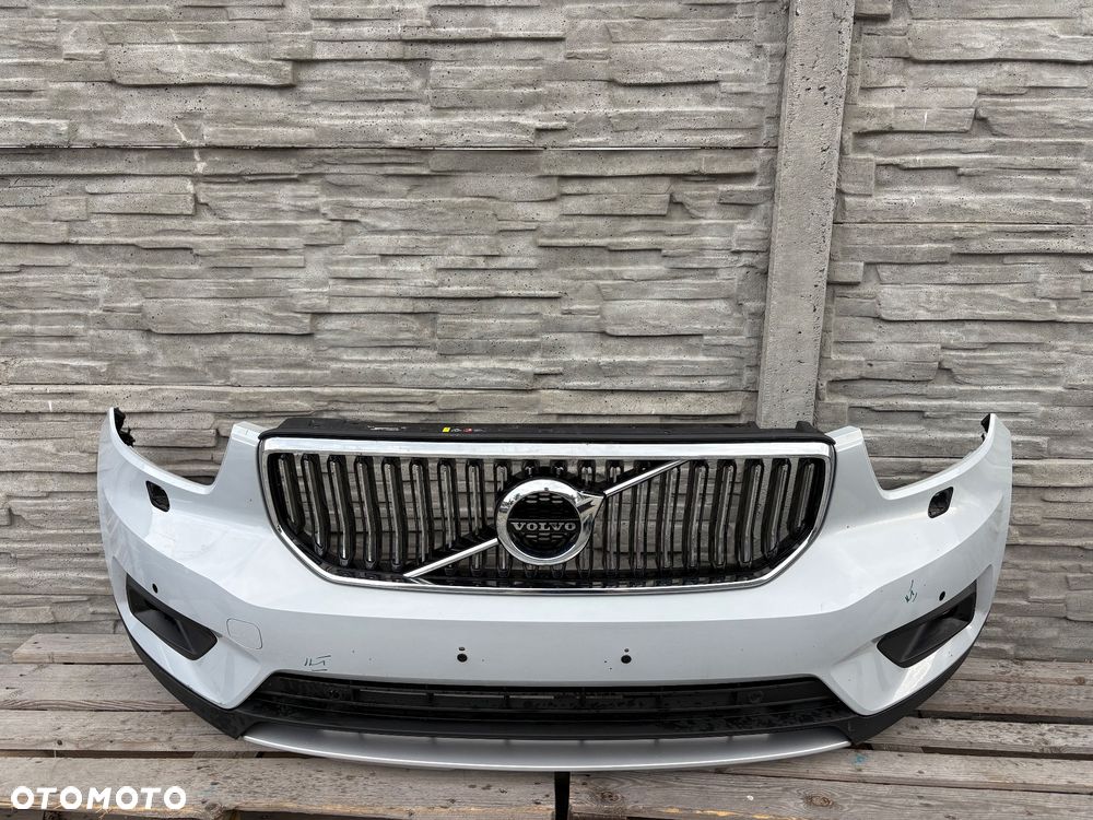 Volvo XC40 2017-  zderzak przedni - 1