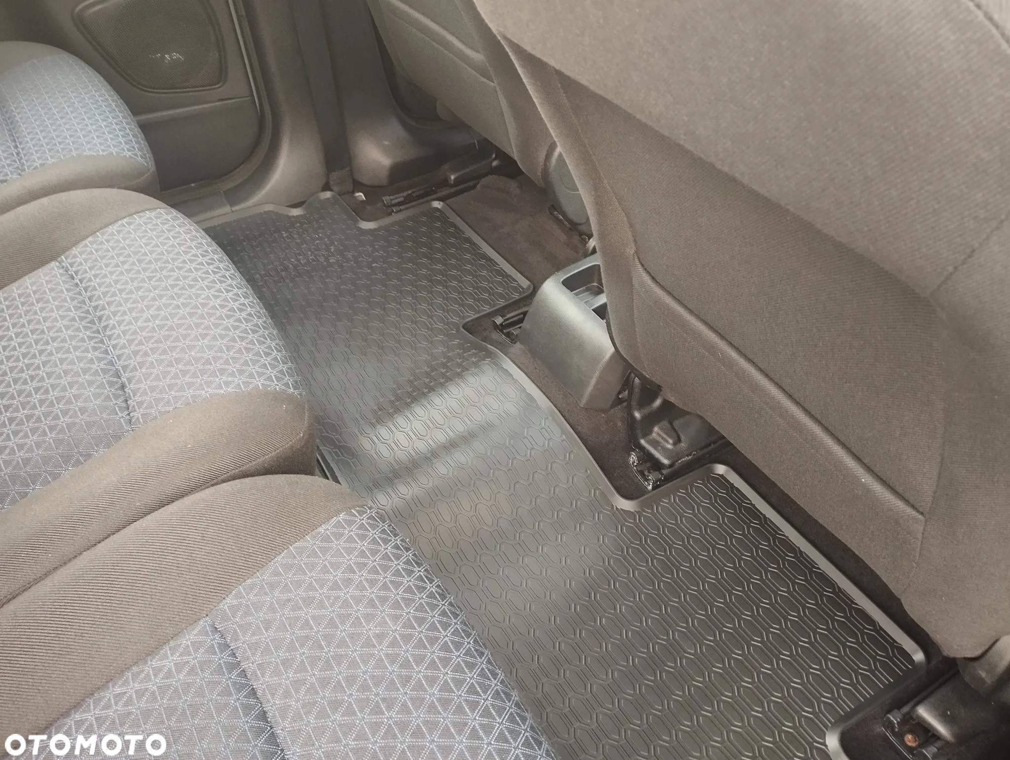 Ford Galaxy 2.0 Ambiente - 13