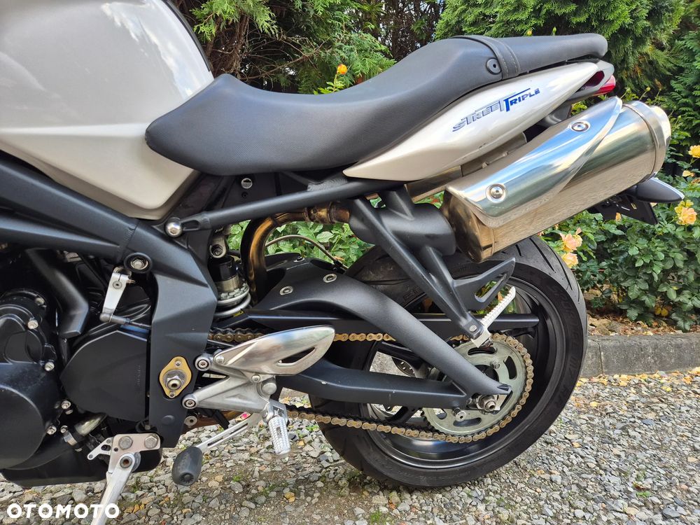 Triumph Street Triple - 17