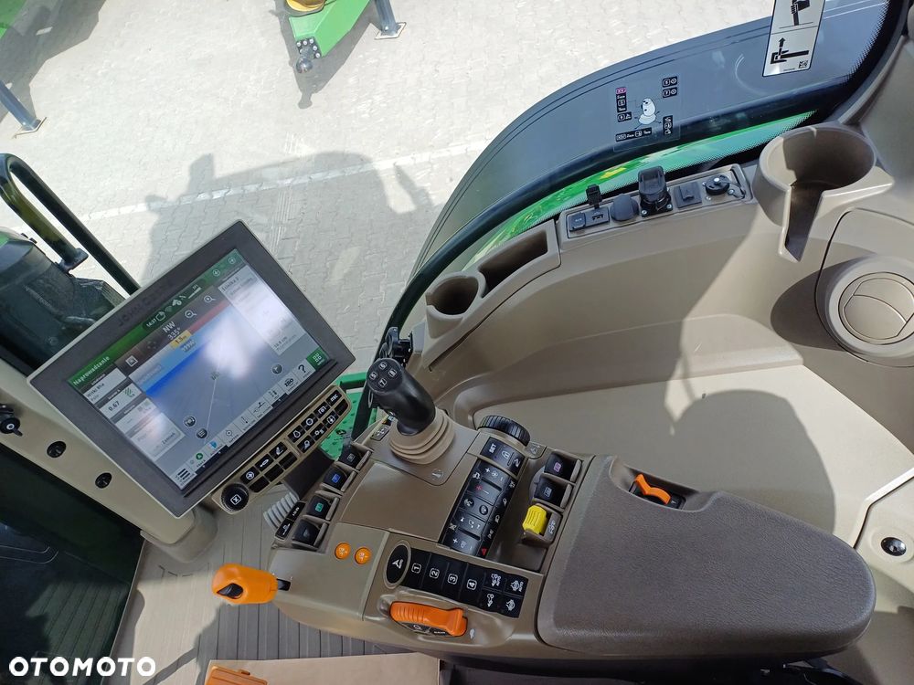 John Deere 8R310 - 12