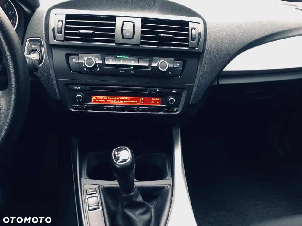 BMW Seria 1 114i - 12