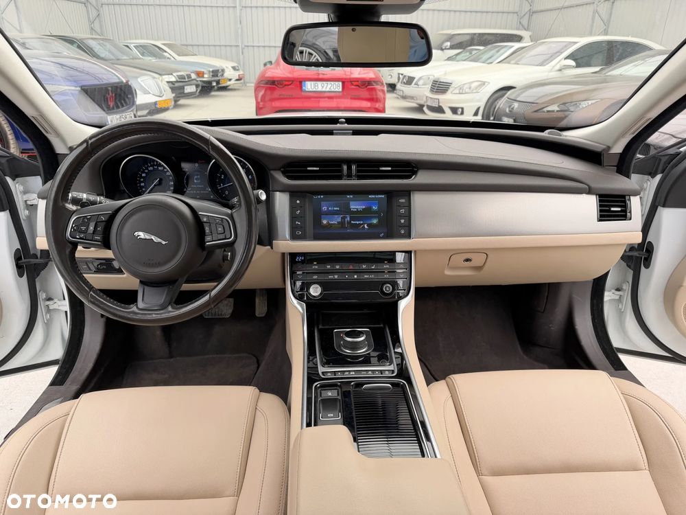 Jaguar XF 35t AWD Prestige - 6