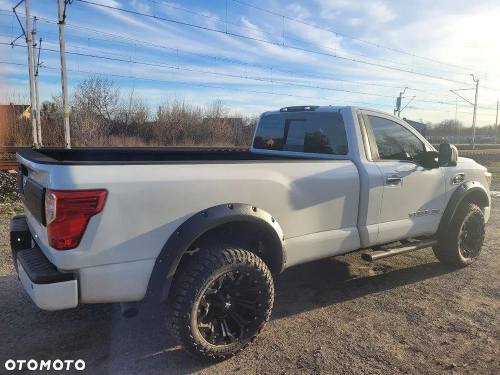 Nissan Titan - 10