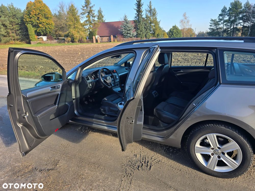 Volkswagen Golf - 25