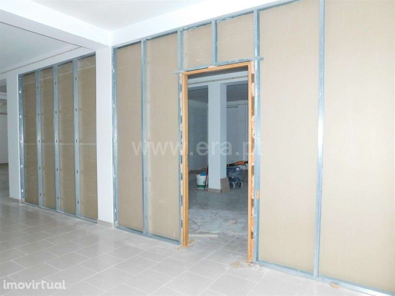 Garagem / Seia, Seia, São Romão e Lapa dos Dinheiros - Grande imagem: 3/5