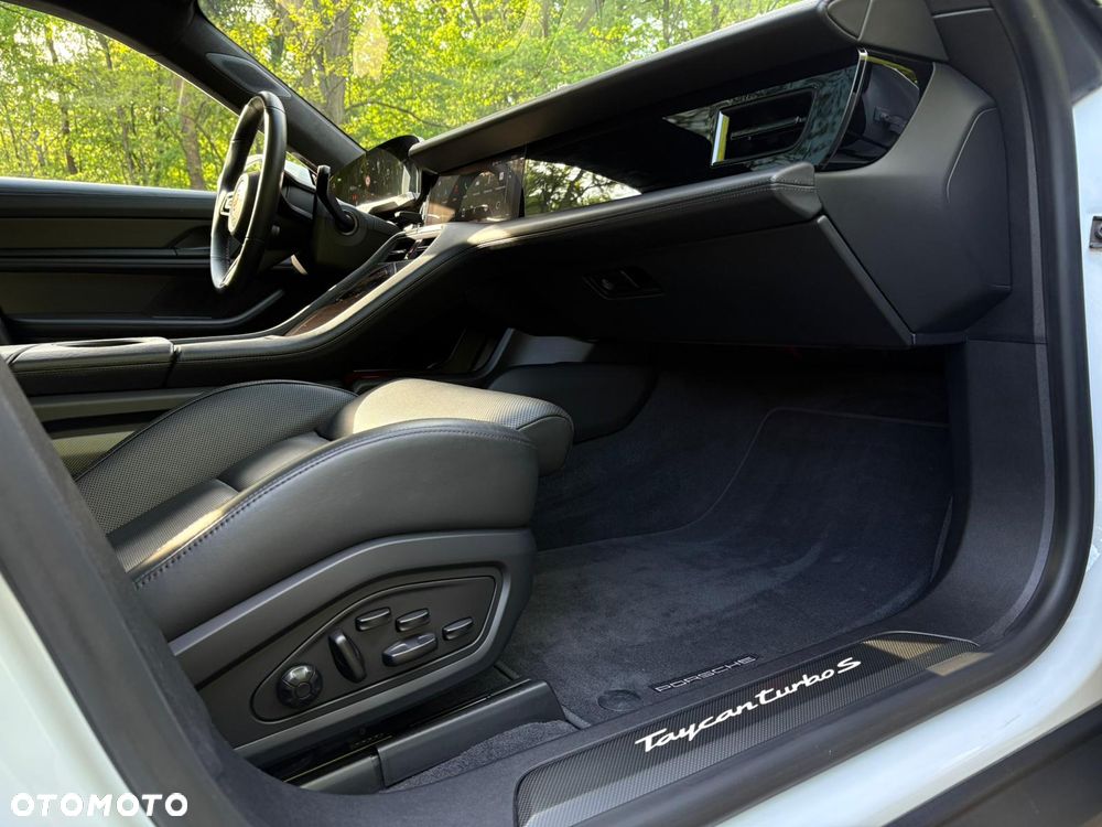 Porsche Taycan - 14
