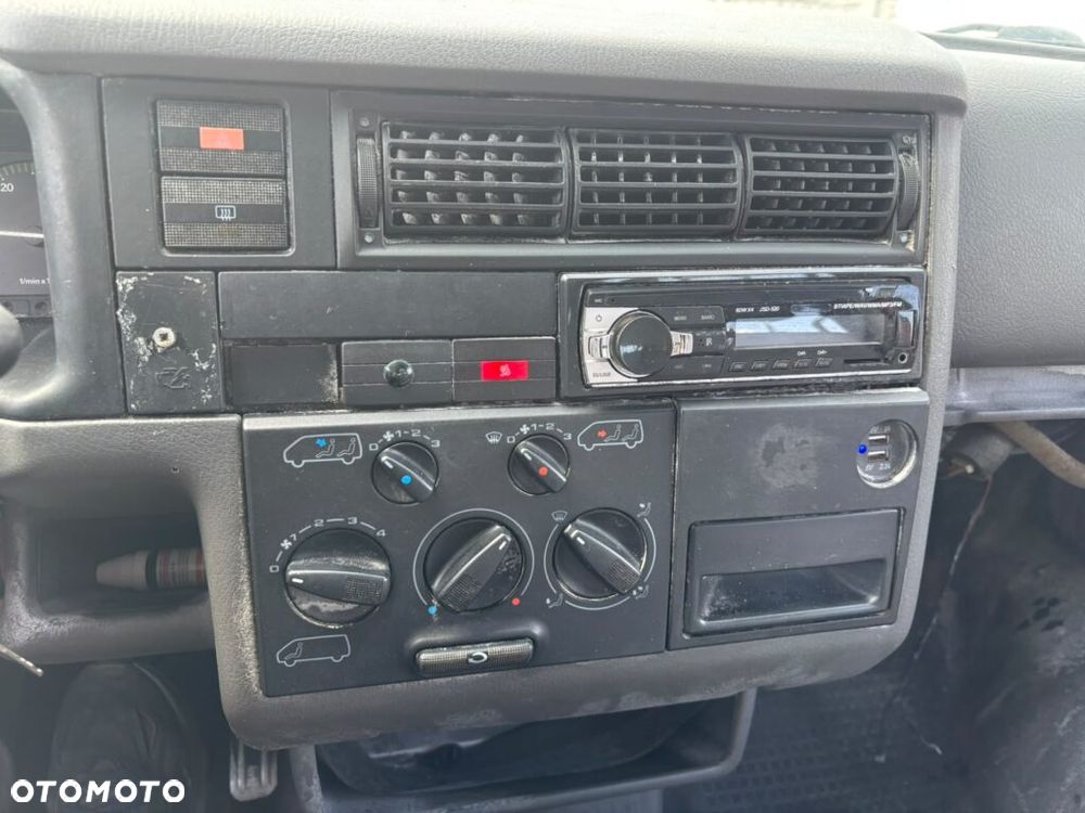 Volkswagen Caravelle C - 9